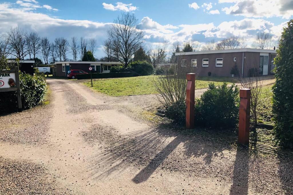 הוילה Vakantiebungalow In Bosrijke Omgeving Luttenberg מראה חיצוני תמונה