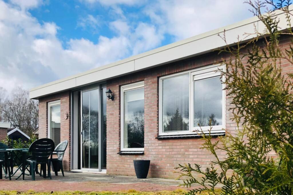 הוילה Vakantiebungalow In Bosrijke Omgeving Luttenberg מראה חיצוני תמונה